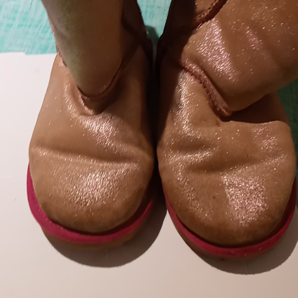 Pink ugg needs good cleaning